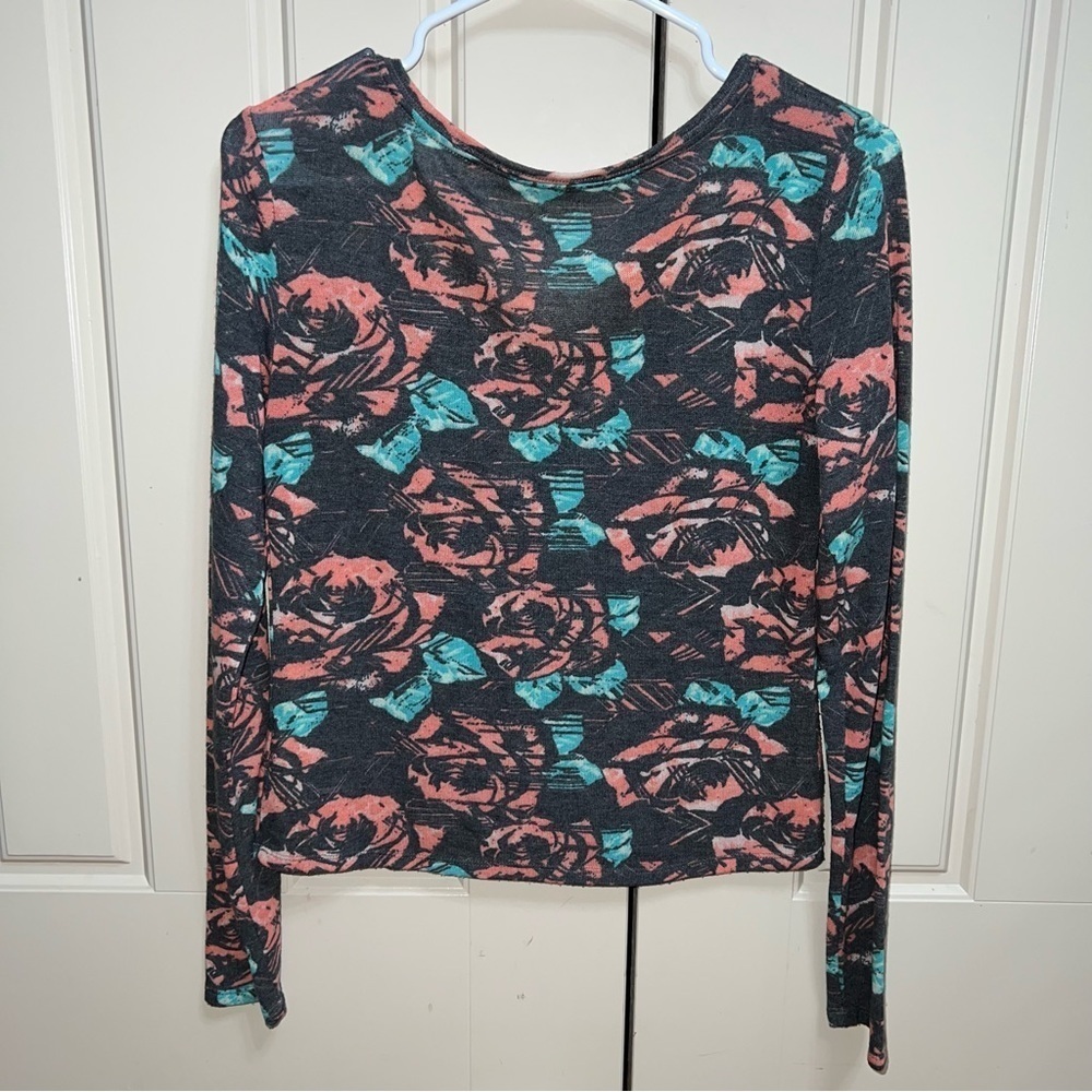 Mudd Rose Abstract Long Sleeve Crop Top Shirt Size Large - Picture 4 of 6